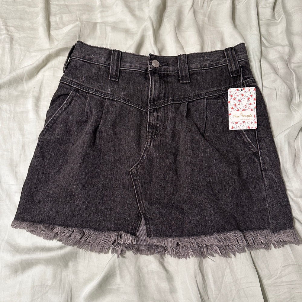 FREE PEOPLE (NWT) black distressed denim skirt (size 25)